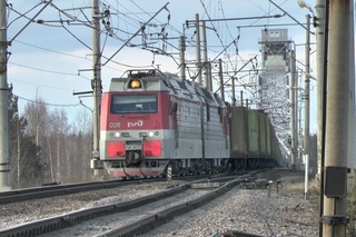 Электровоз 2ЭС4к-026 с грузовым