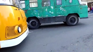 КАВЗ-3270. Качество советского автопрома.  Помялись только бампера. Ретро-парад. Санкт-Петербург.