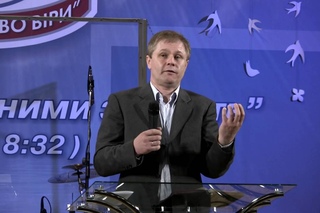 Юрий Стогниенко - “Бог любит меня, a я его?“