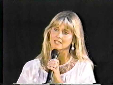 Olivia Newton John Over The Rainbow live