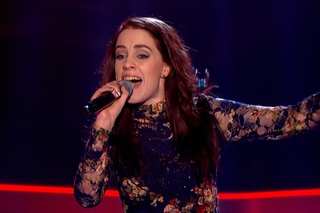 Lisa Ward performs ’Weak’