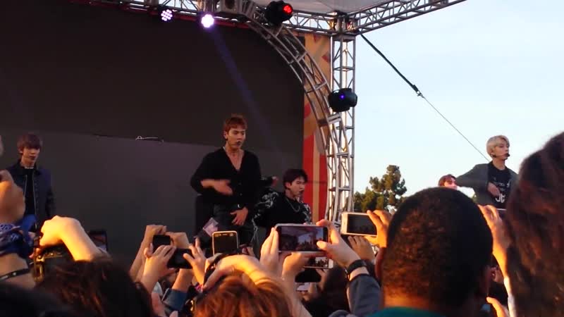 MONSTA X Be quiet KIIS FM JINGLE BALL VILLAGE