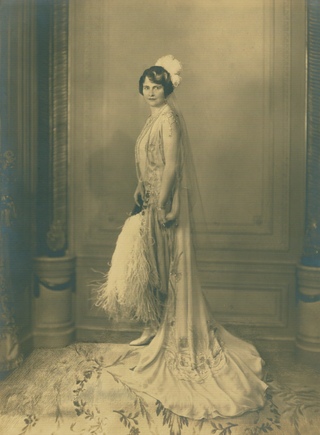 Marjorie bransfield. Ирландка марджори макколл. Марджори мерривезер. Портрет марджори меривезер пост. Ирландка марджори макколл.