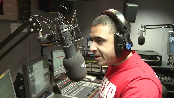 Jay Sean sets Agent Bright a beatboxing task) Hes