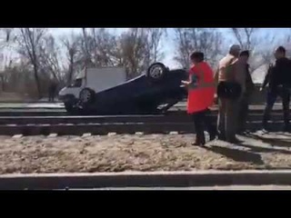Перевертыш на трамвайных путях. Проспект Победы.
