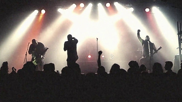 The Crimson Ghosts Spit black ( Live Conne Island, Leipzig, Oct 30th