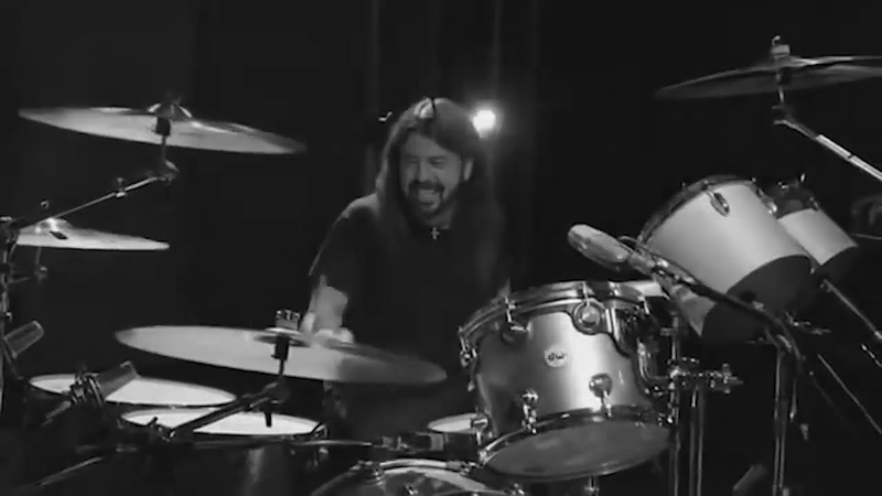 Dave Grohl play drums + Folsi bass and guitar (new
